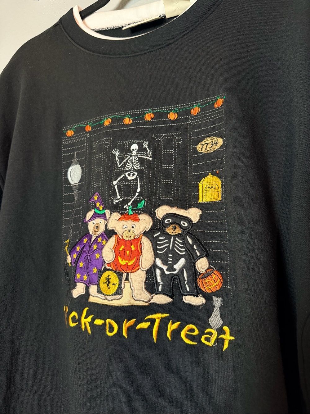 Vintage Basic Editions Halloween Embroidered Bear Sweatshirt Size 1X Black - Picture 4 of 6